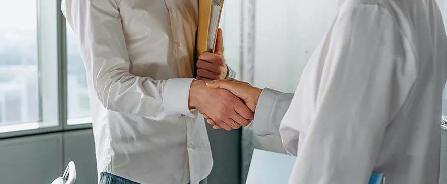 Køb og salg af anparter: Hvad er en anpartsoverdragelse? Purchase and sale of shares: What is a share transfer?