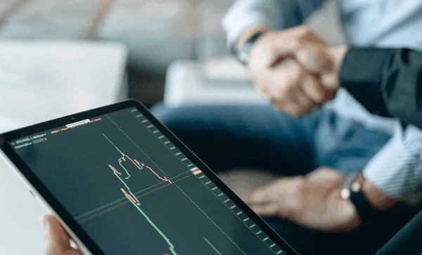 Forkøbsret i vedtægter og ejeraftaler: Juridiske rammer, anvendelse og praktiske overvejelserRight of First Refusal in Articles of Association and Shareholders'